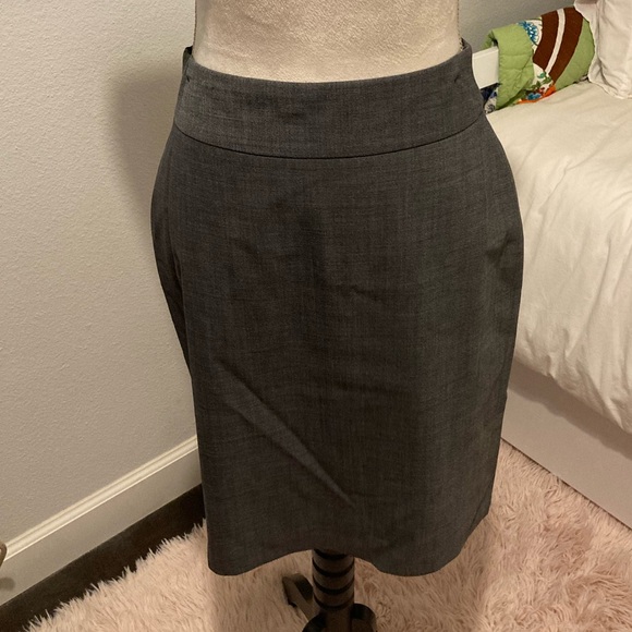 Like New Banana Republic Skirt - Picture 1 of 11
